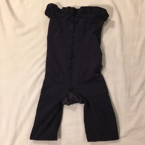 SPANX High-Waisted Mid-Thigh Short Size D